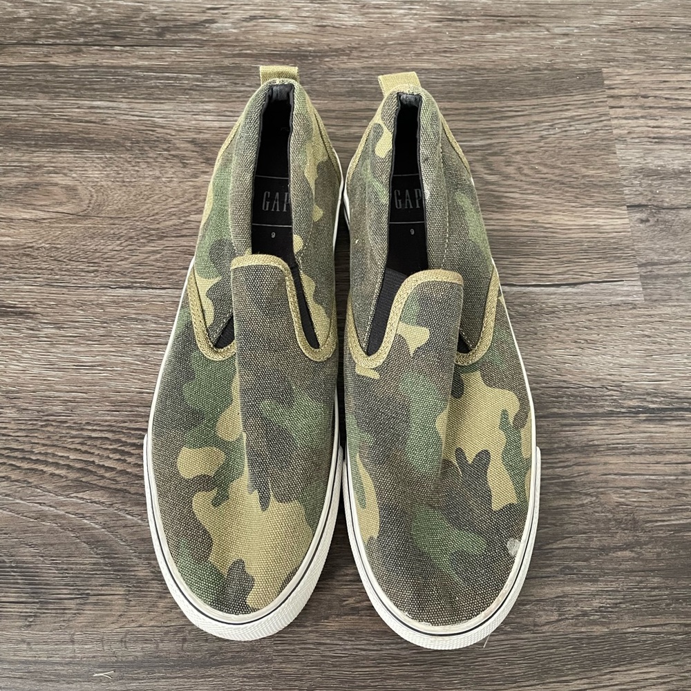⚡️THREE PAIRS OF SLIDE IN SHOES💥